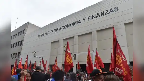 Negociación colectiva: Defensoría del Pueblo envía oficio al Ejecutivo para acelerar informe económico