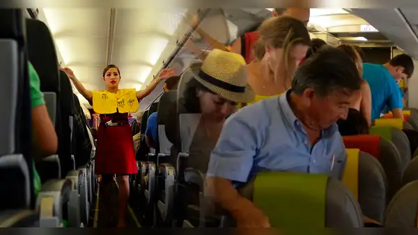 ¿Sabías que las aerolíneas pueden obligarte a sentarte en las últimas filas del avión?