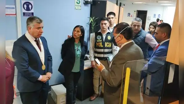 Separan a 3 funcionarios que dieron contrato a constructora china Tiesiju