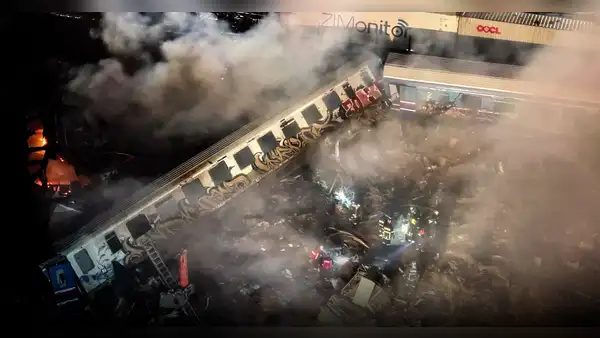 Ascienden a 288 los fallecidos tras choque de trenes en India: reportan más de 900 heridos