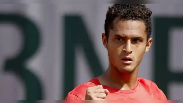 ¡Juan Pablo Varillas clasificó a octavos de final del Roland Garros! Derrotó 3-2 a Hurkacz