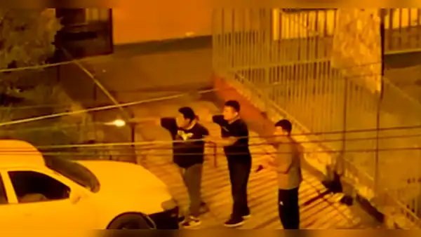 Los Olivos: policías que tomaban licor en la vía pública realizan disparos al aire y hieren a una persona