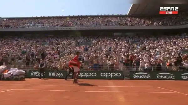Varillas se ganó el respeto de Roland Garros: así aplaudieron a 'Juanpi' tras jugar ante Djokovic