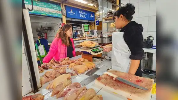 Precio del pollo baja hasta los S/10 el kg en mercados de Lima