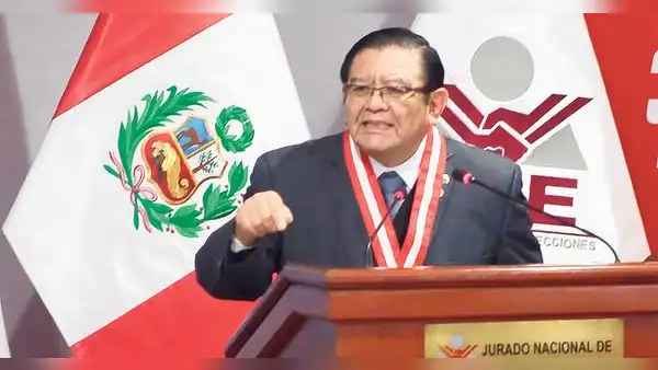 Congreso evaluará iniciar juicio político contra Jorge Salas Arenas