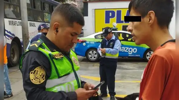 Miraflores: multan con casi S/5.000 a hombre que intentó abandonar un gato en el parque Kennedy