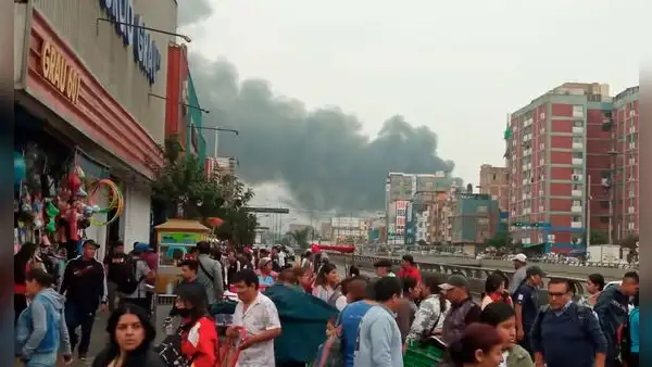 Incendio en Gamarra: cierran avenidas Aviación y Grau por emergencia en La Victoria