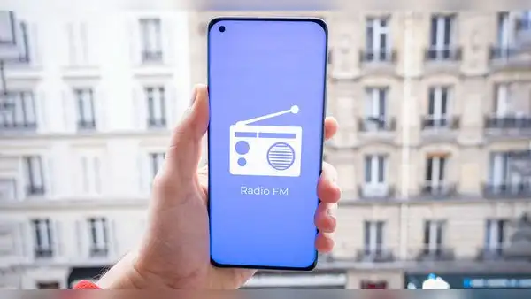¿Qué teléfonos actuales tienen radio FM para escuchar tu emisora favorita sin gastar datos?