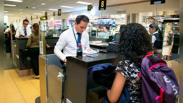 Viajando al extranjero: ¿qué preguntas hará Migraciones y cómo responder?