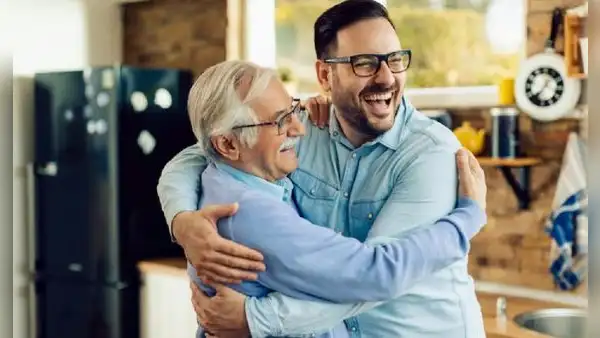 Saludos cortos por el Día del PADRE: palabras y acrósticos para dedicarle a papá
