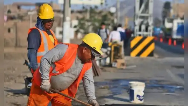 INEI reporta que cerca de 2 millones de limeños trabajan más horas, pero son mal remunerados