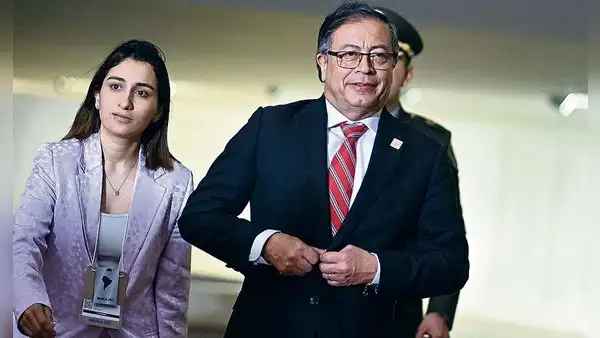 Crisis en Colombia: un maletín con US$700.000 compromete a Gustavo Petro