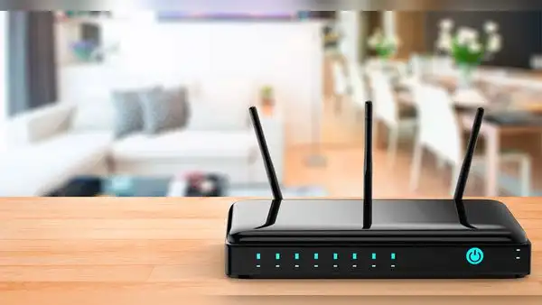 ¿Por qué no debes colocar tu router en el piso o en una superficie de cristal?