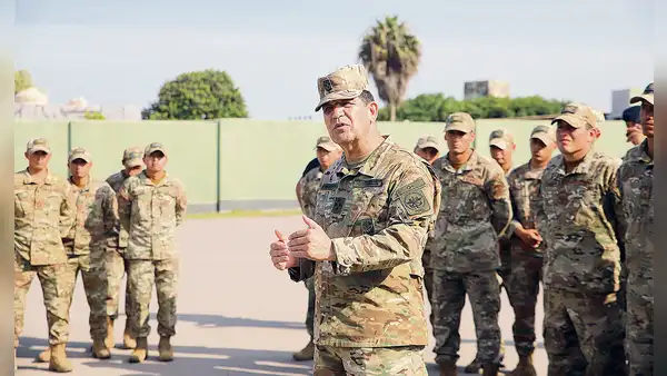 Jefe del CCFFAA se libra de responsabilidad: “Yo no doy las órdenes operativas”