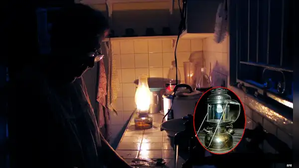 La lámpara de mecha, el accesorio que acompañó a los peruanos sin luz en los 80 y que aún se vende