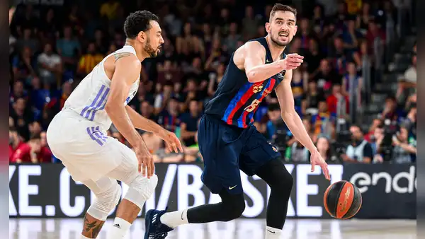 Barcelona derrotó 86-85 al Real Madrid y se coloca a una victoria del campeonato