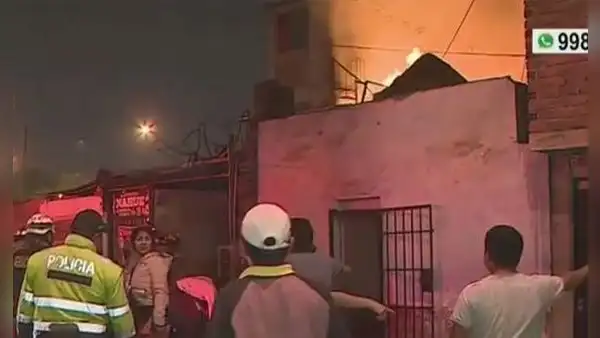 Barrios Altos: 8 familias se vieron perjudicadas tras incendio en una casa de madera