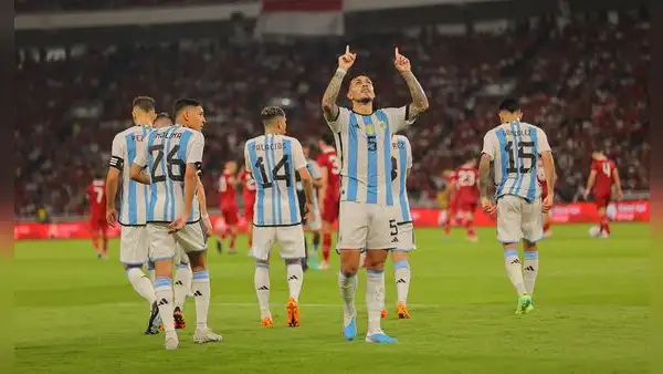 Sin Messi, Argentina venció 2-0 a Indonesia y cerró su gira internacional por fecha FIFA