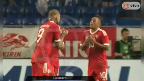 Paolo Guerrero y Christian Cueva protagonizaron una tensa discusión tras goles de Japón