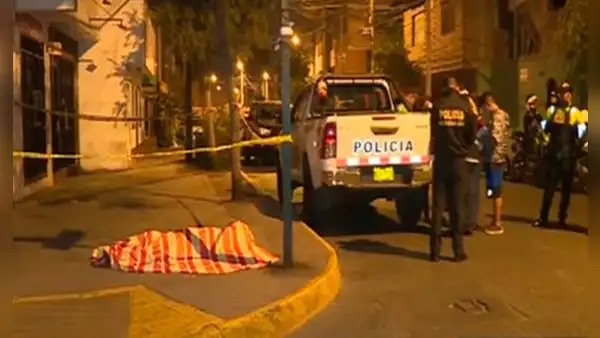 Joven es asesinado en el interior de su habitación en Surco