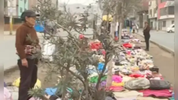 Vendedores ambulantes de SJL cuelgan productos en árboles: "No hay dónde trabajar"