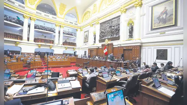 Congreso: existe una dictadura congresal, asegura Mesías Guevara