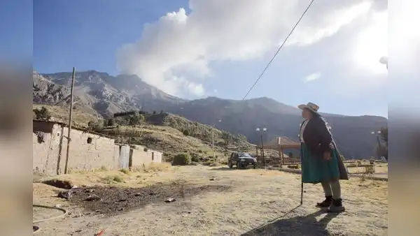 Cenizas del Ubinas llegan a dos distritos de Arequipa