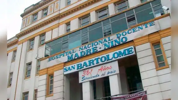 Padres denuncian que fracturaron el brazo de su bebé al nacer en el hospital San Bartolomé