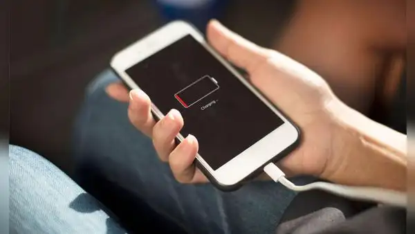 ¿Es cierto que la batería de tu teléfono se descarga más rápido cuando hace calor?