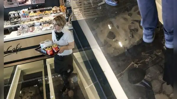Italia: el McDonald's construido sobre restos de esqueletos humanos de más de 2.000 años de antigüedad