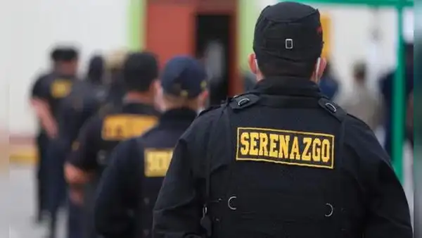 "Por eso eres serenazgo": ciudadano discrimina a sereno en parque del Cercado de Lima