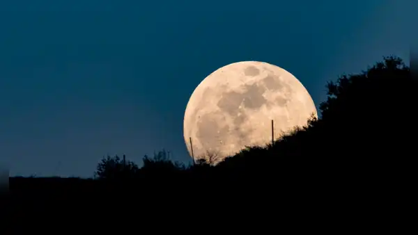 Así podrás ver la superluna de ciervo 2023, la gran luna llena de julio, este fin de semana