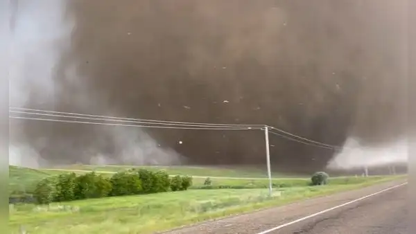 Un gran tornado azota condados de Canadá dejando varios heridos