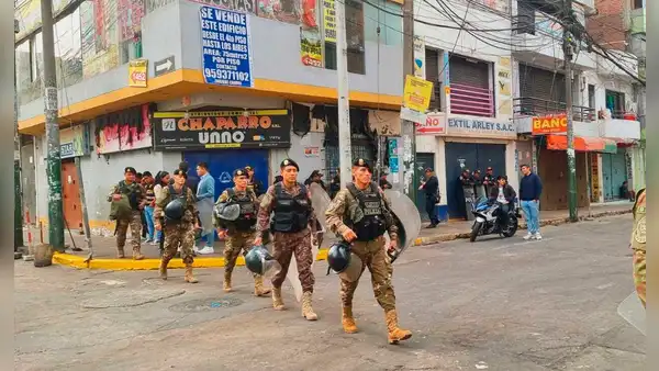 Emporio Comercial de Gamarra: PNP realiza operativo para reubicar a ambulantes