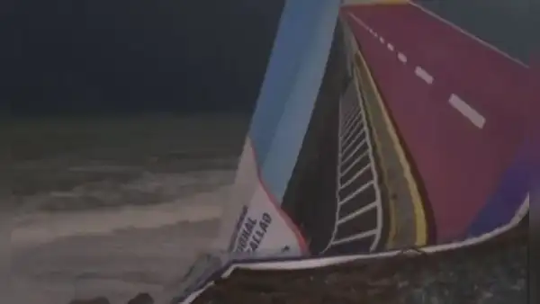 Callao: oleajes anómalos provocan la caída de panel publicitario en orillas del mar