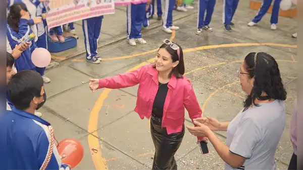 Amy Gutierrez promueve educación menstrual en colegio de Carabayllo