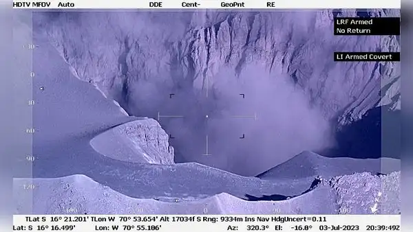 Volcán Ubinas: sobrevuelo en la Boca del Diablo