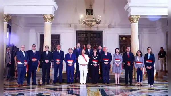 ¿Cuántos son los ministros del Perú y con cuántos trabaja la presidenta de la República?