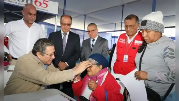 Midis inició la distribución de 216.000 lentes para adultos mayores de Pensión 65
