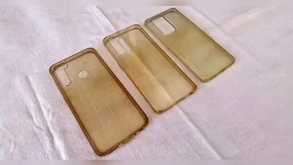¿Por qué es imposible que una funda de celular amarillenta vuelva a ser transparente?