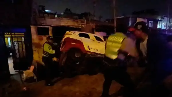 Rímac: taxista persigue a ladrón y voltea mototaxi en el que fugaba tras robar su celular
