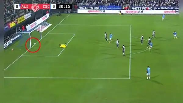 ¡Se salvó Alianza Lima! Brenner Marlos mandó al palo el 1-0 para Sporting Cristal