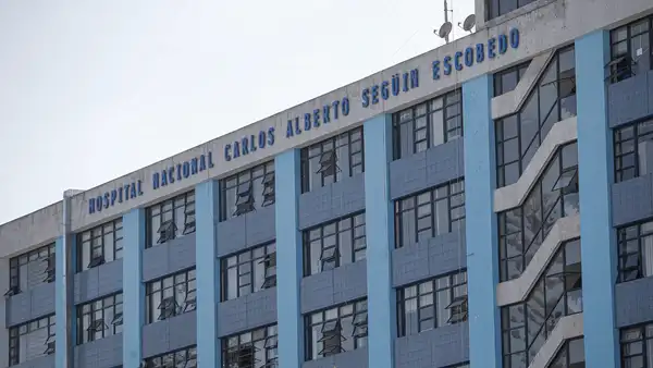 Arequipa: faltan medicinas en EsSalud y hospitales siguen abandonados