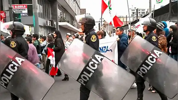 'Tercera toma de Lima': se usará armas no letales con balas de goma como último recurso, afirma PNP