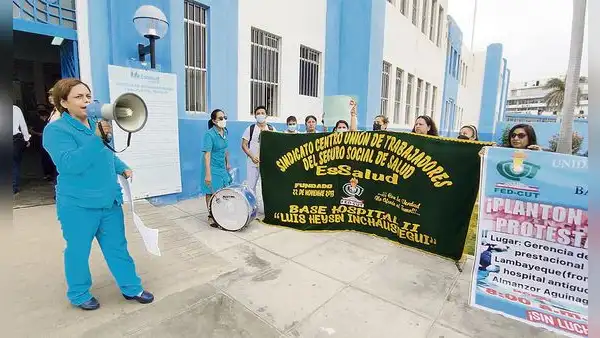 Chiclayo: trabajadores exigen salida de la directora del hospital Luis Heysen de EsSalud