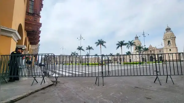 Cierran acceso a plaza de Armas en el Centro Histórico a pocos días de la 'Tercera toma de Lima'