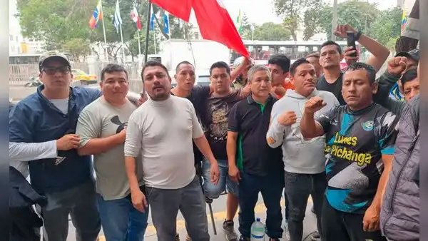 Colectiveros protestan en los exteriores del Congreso: ¿cuáles son sus reclamos?