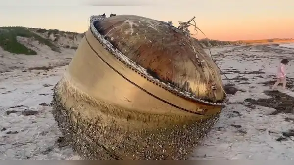 ¿Qué es el misterioso cilindro metálico hallado en una playa de Australia y que podría venir del espacio?