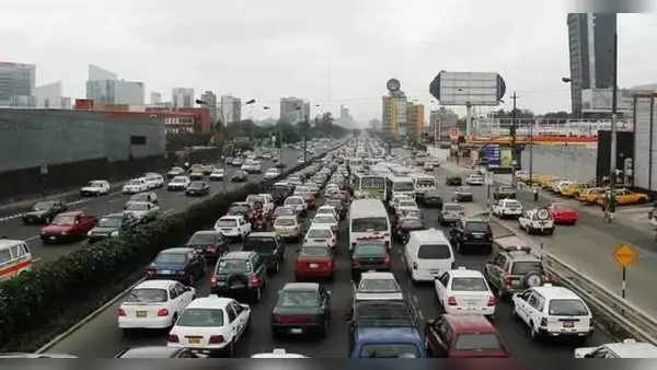 Avenida Javier Prado: reportan congestión vehicular previo al partido de Universitario vs. Corinthians