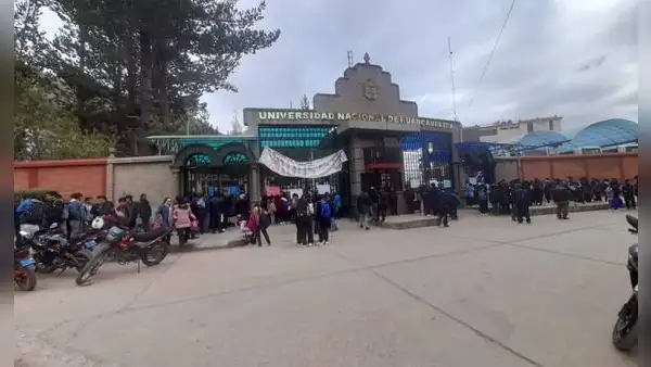 Protestas en Perú: estudiantes toman la Universidad Nacional de Huancavelica